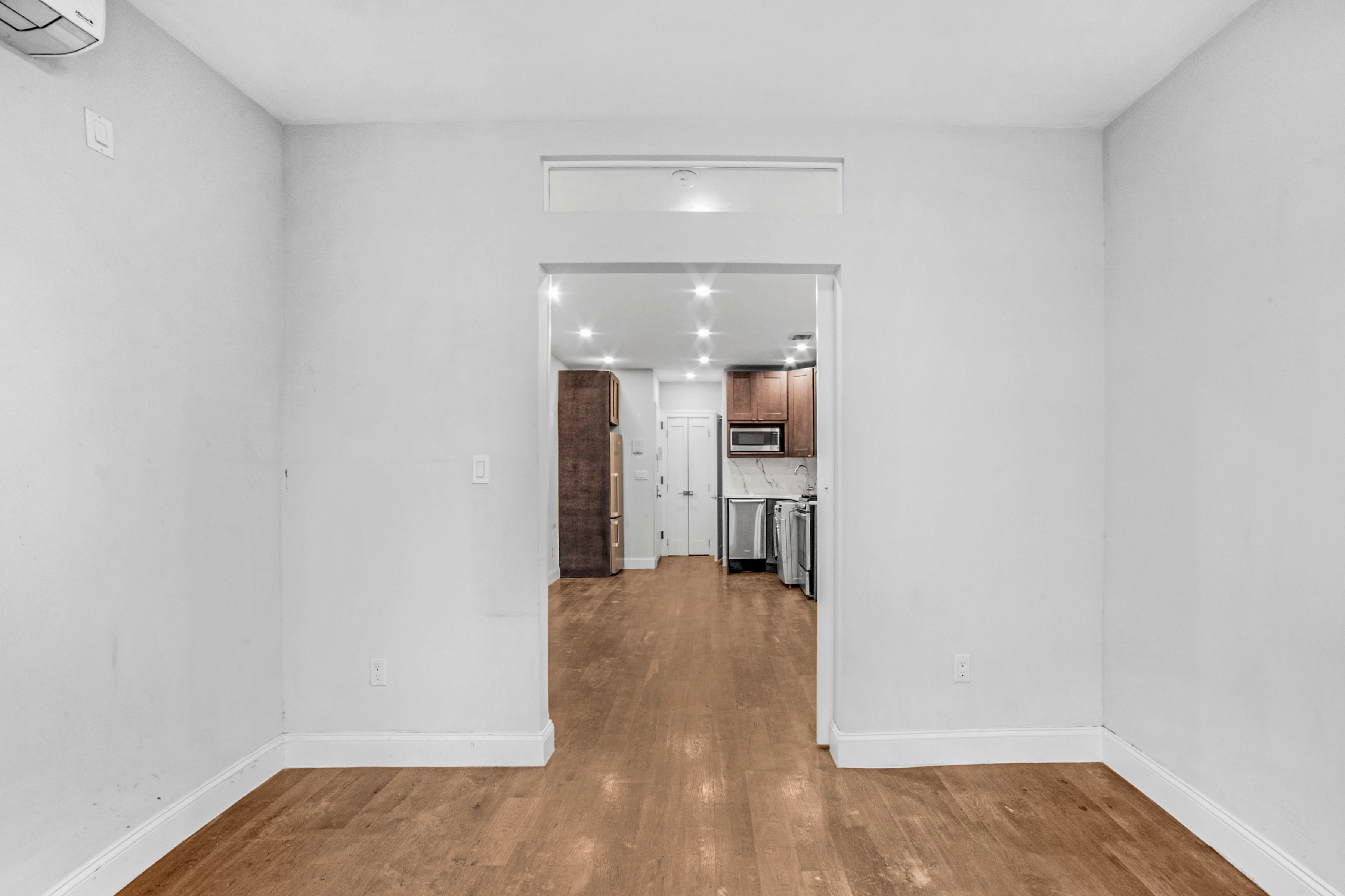313 East 61st Street, New York, NY, USA - Image 1