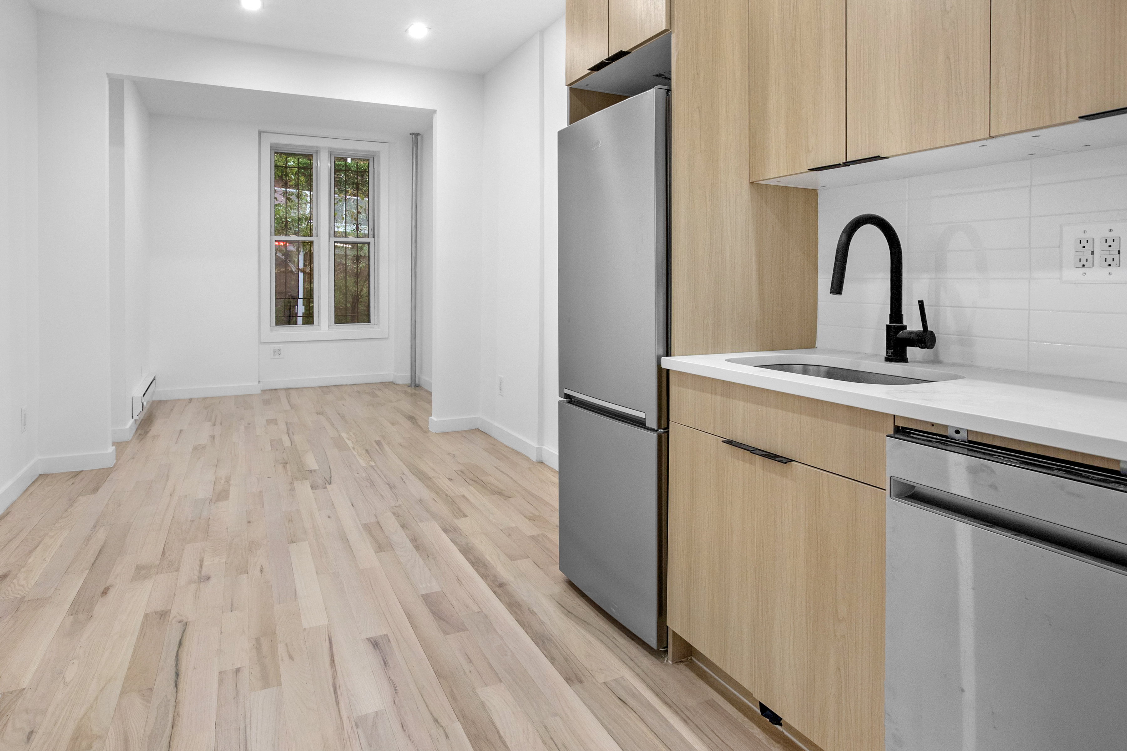 222 East 95th Street, New York, NY, USA - Image 1