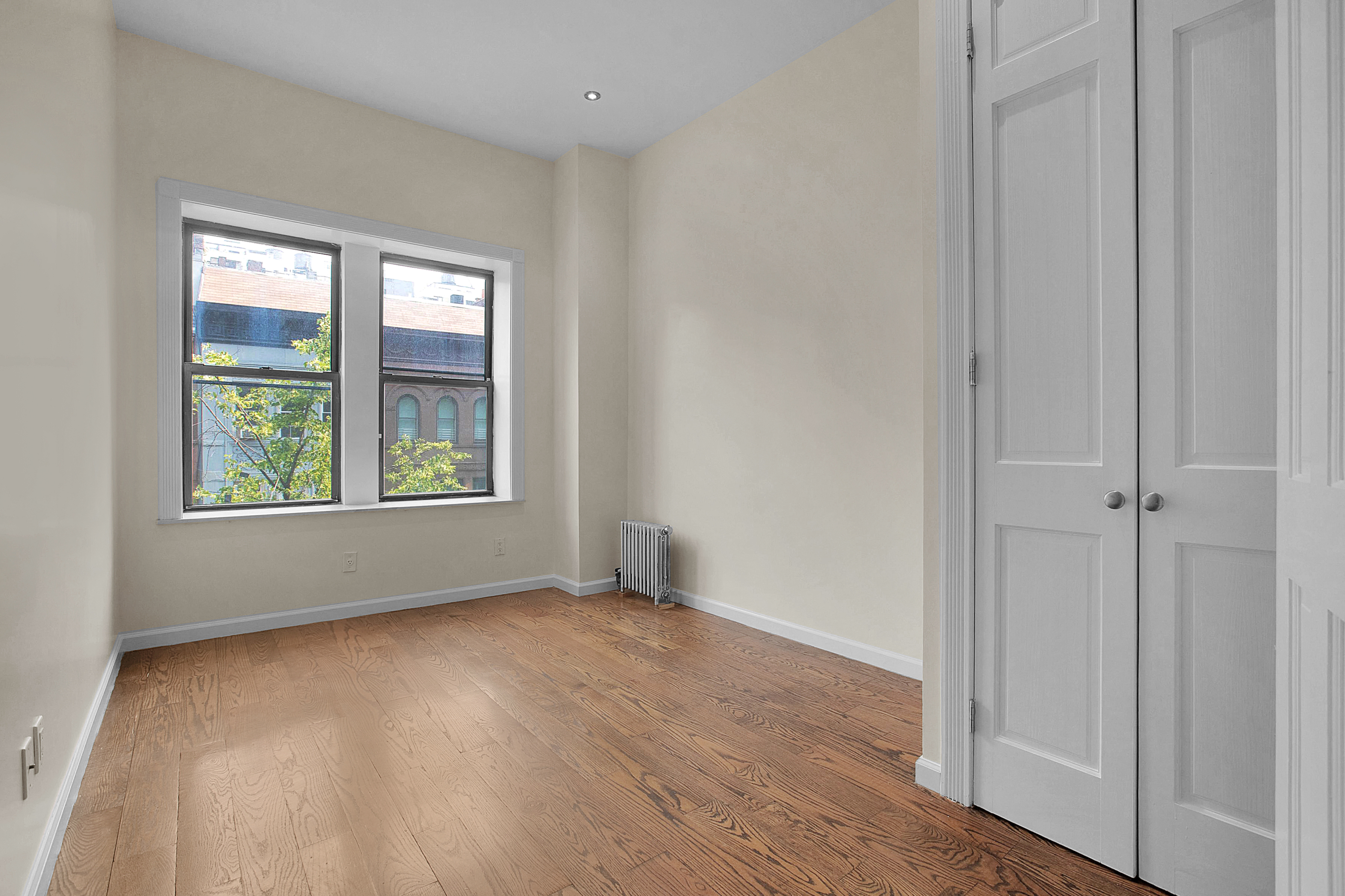 330 West 84th Street, New York, NY, USA - Image 1