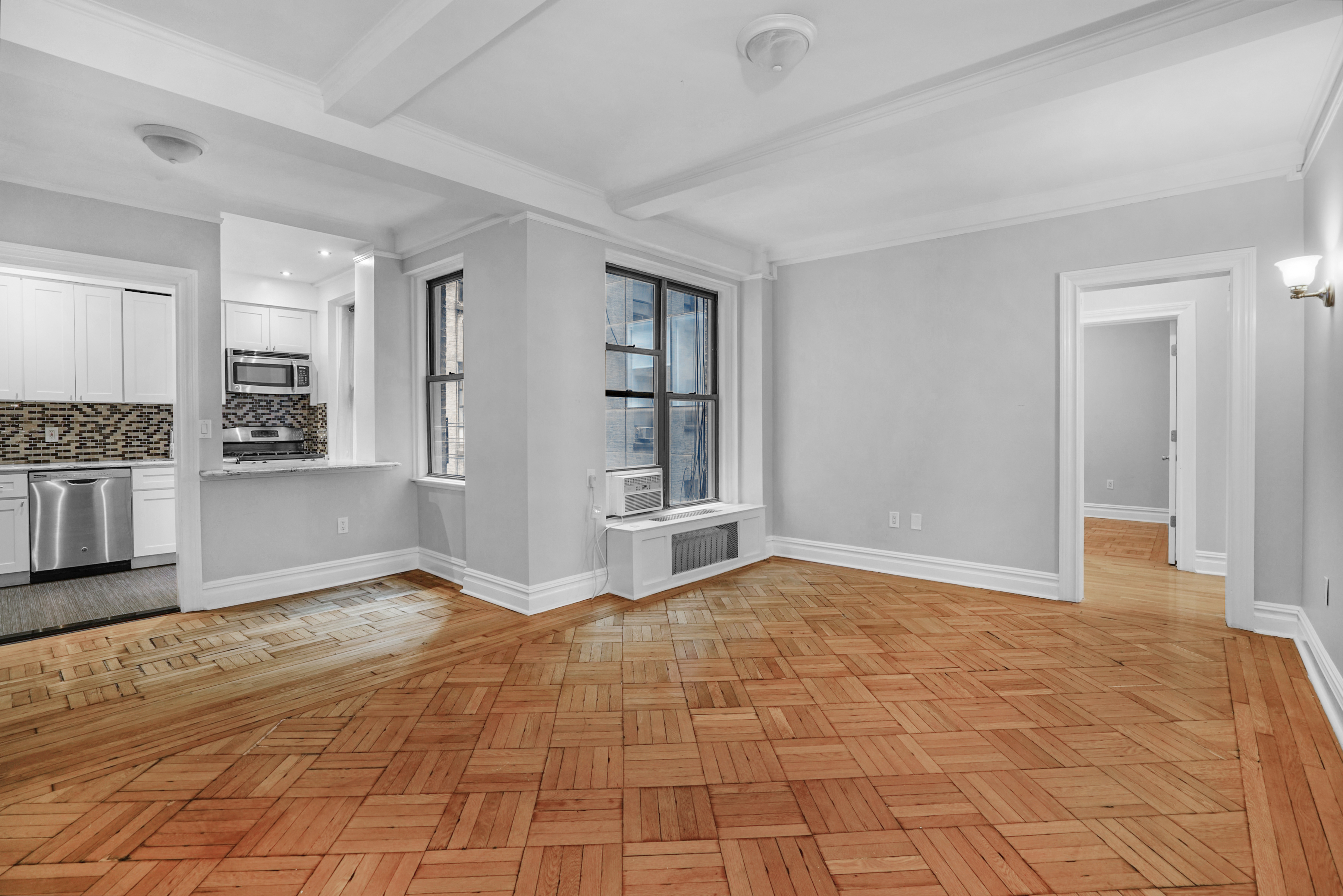 105 East 55th Street, New York, NY, USA - Image 1