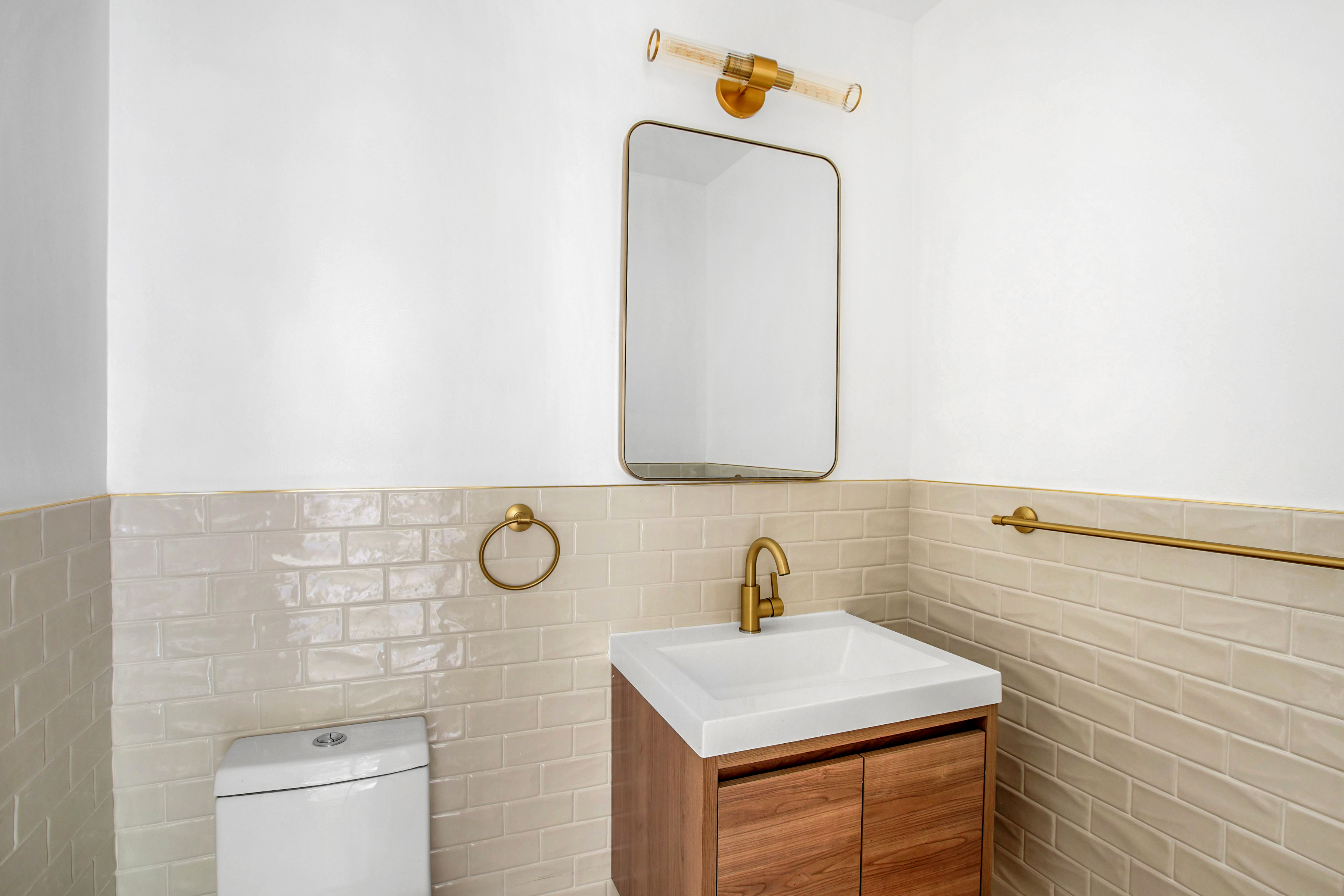 21-21 Steinway Street, Astoria, NY, USA - Image 1