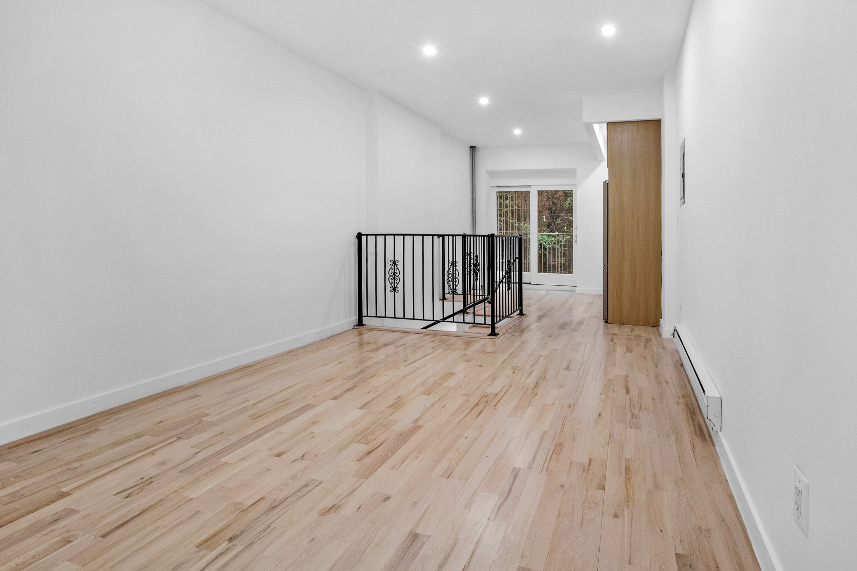 222 East 95th Street, New York, NY, USA - Image 1