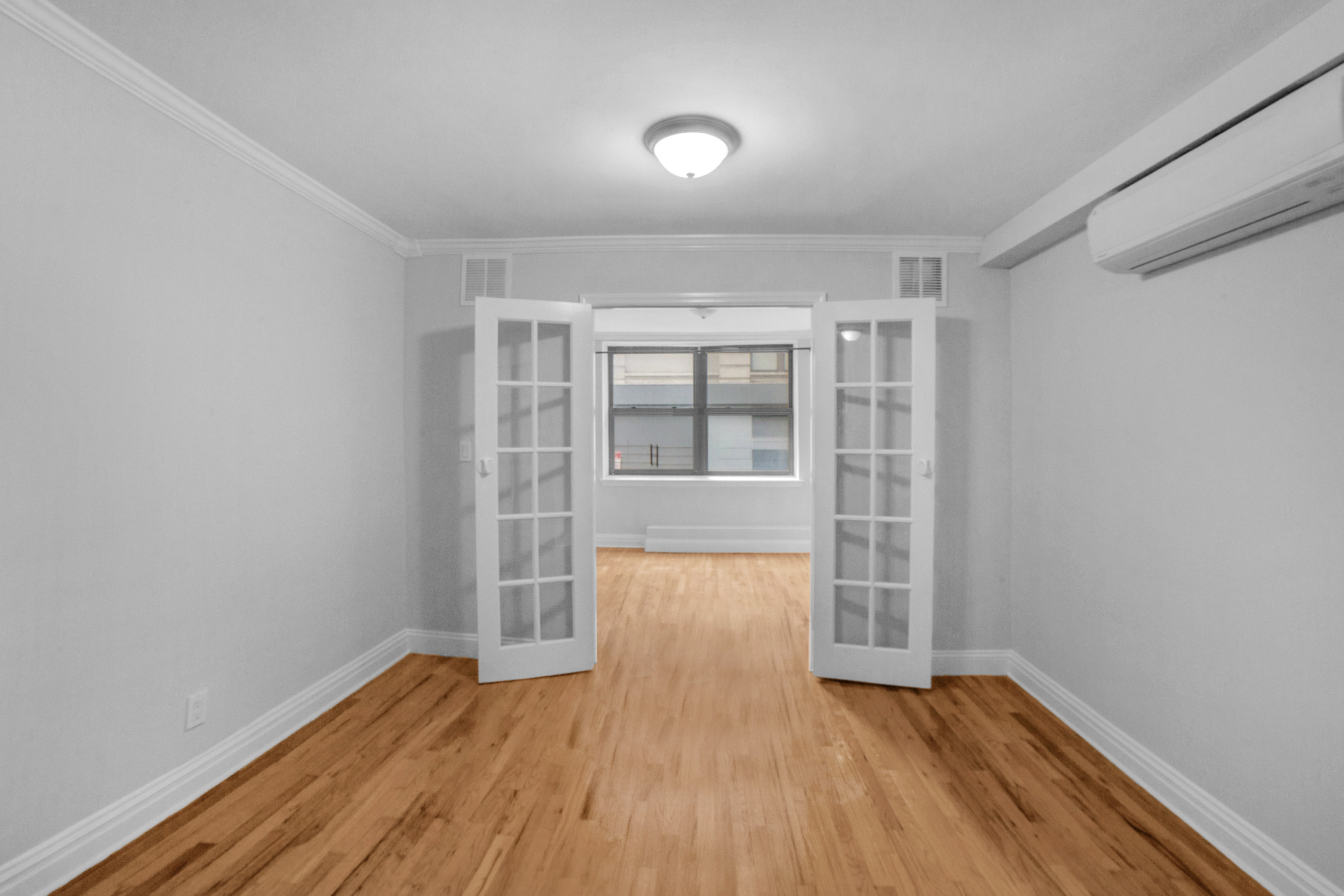 313 East 61st Street, New York, NY, USA - Image 1