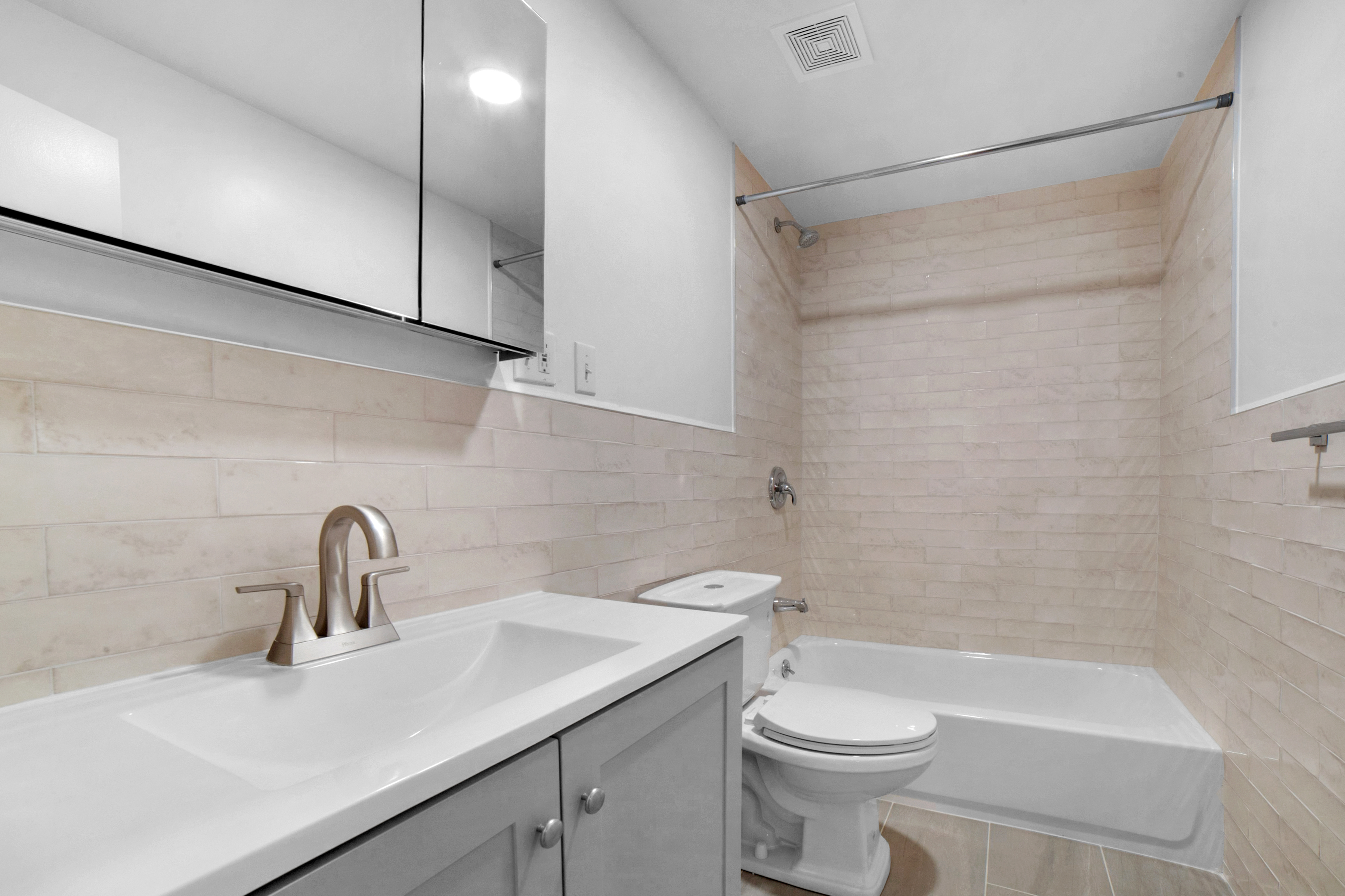 250 3rd Avenue, New York, NY, USA - Image 1
