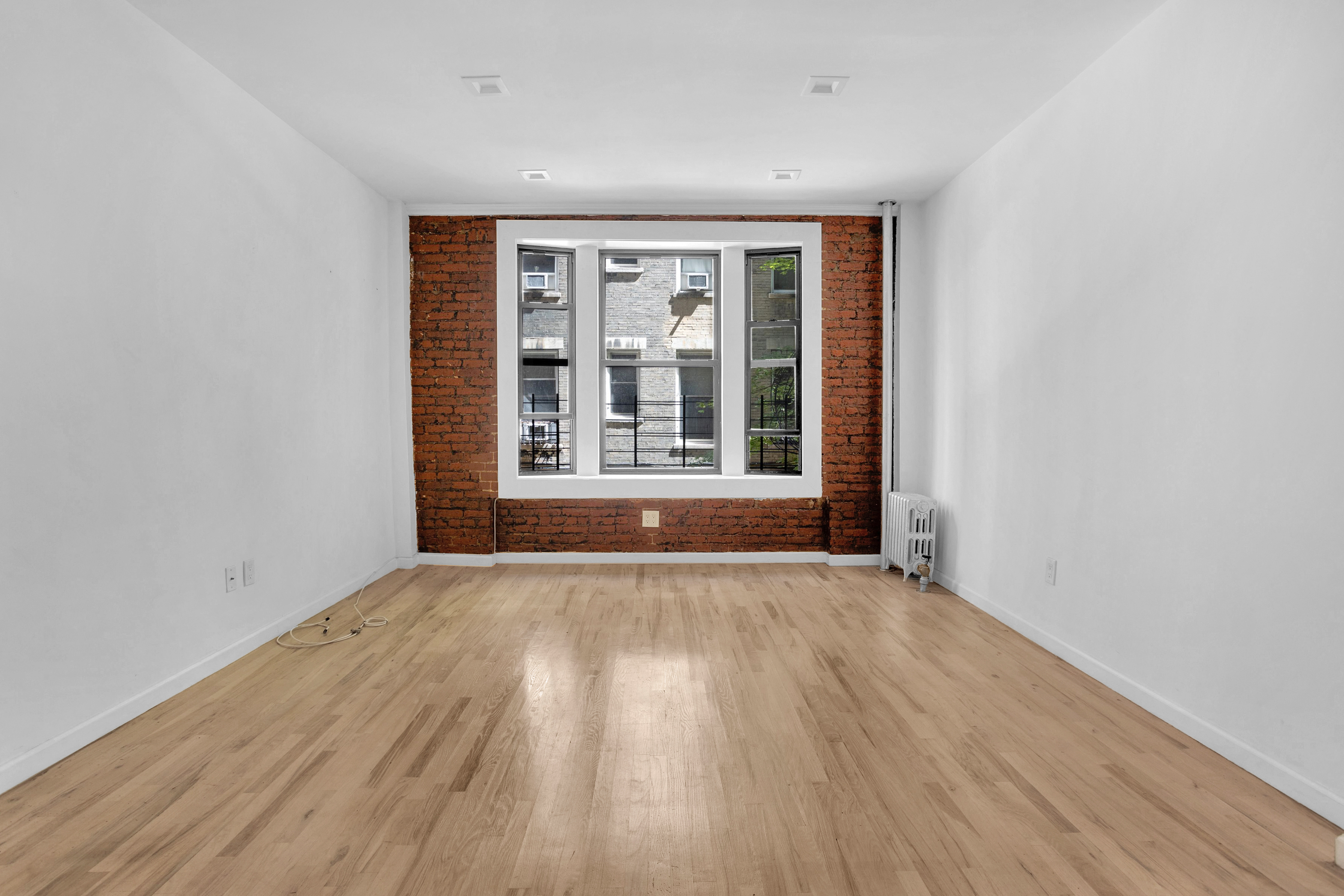 317 West 99th Street, New York, NY, USA - Image 1